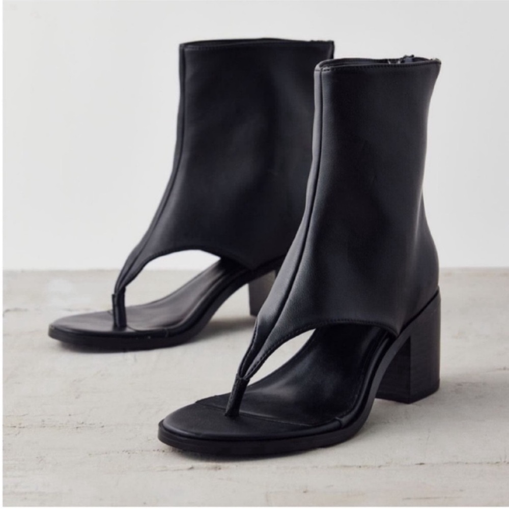 🌓Summer Sale-Firm Price🌗 Azalea Wang Grayson Chunky heeled sandals